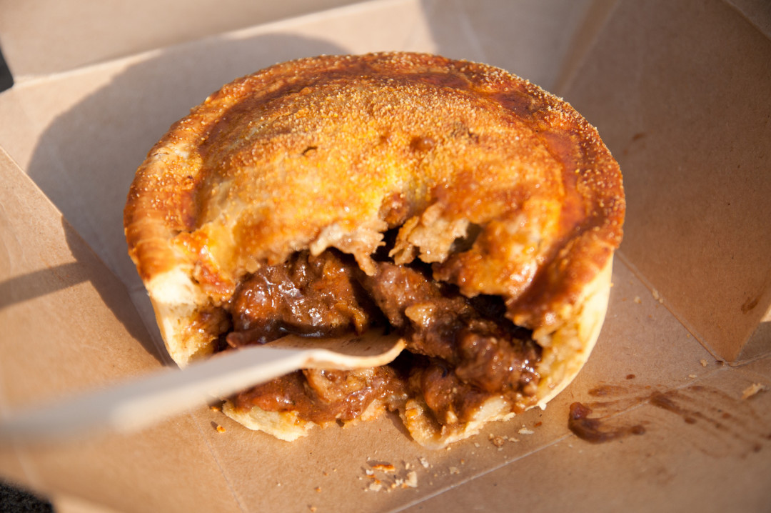 meat-pie-australia-food-bucket