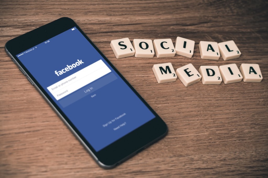 Facebook-Phone-Social-Media