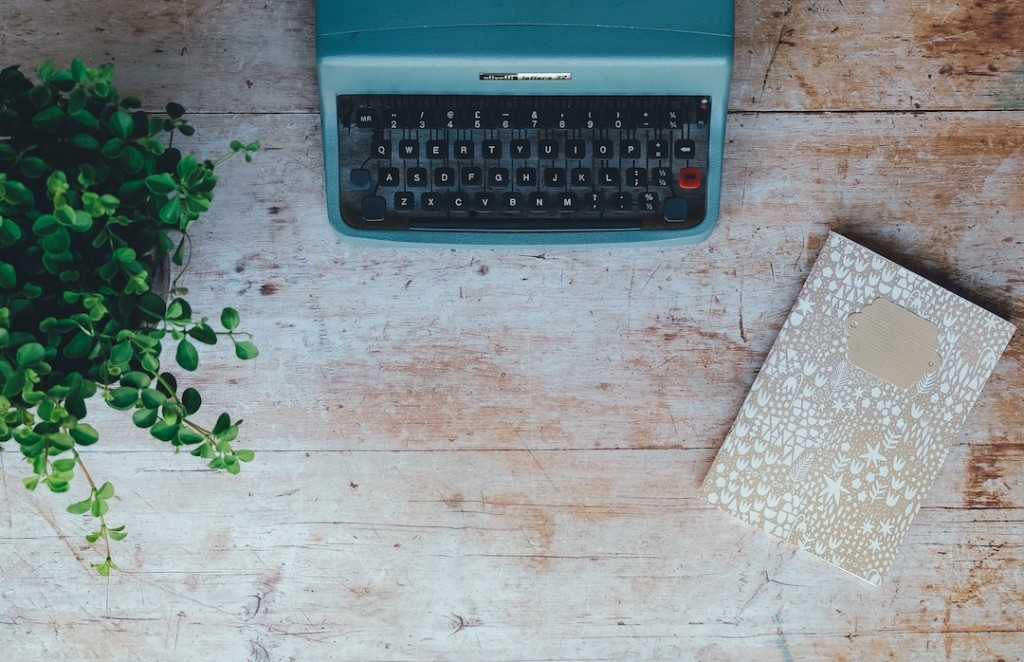 Typewriter-Notebook-Plant