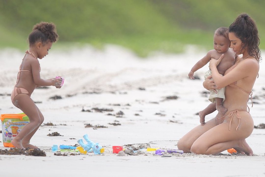 Kim-Saint-North-West-vacation