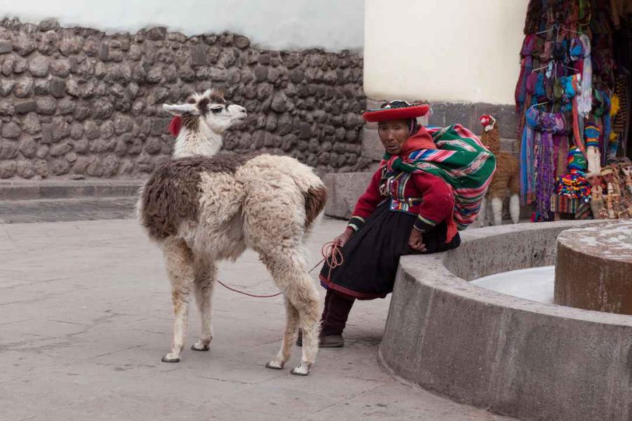 cusco peru woman sitting