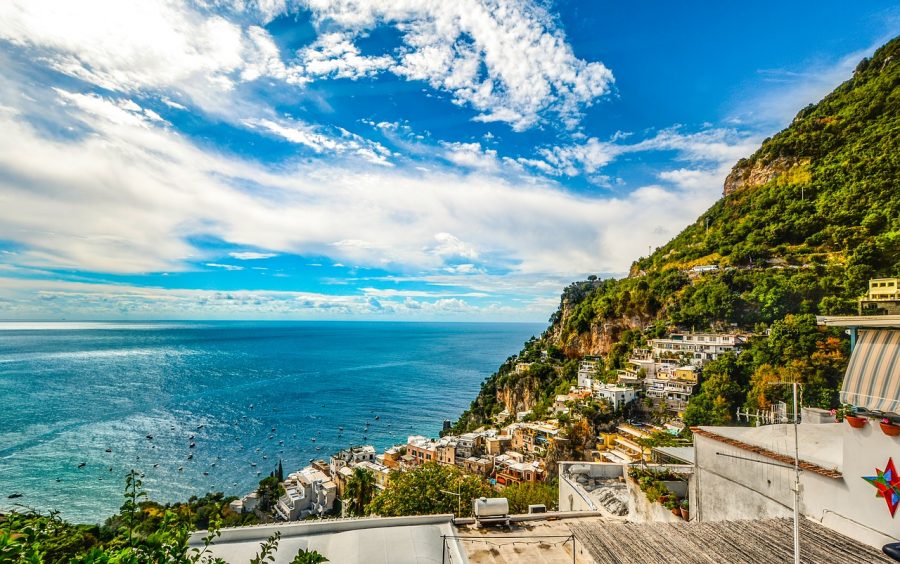 amalfi coast vs santorini