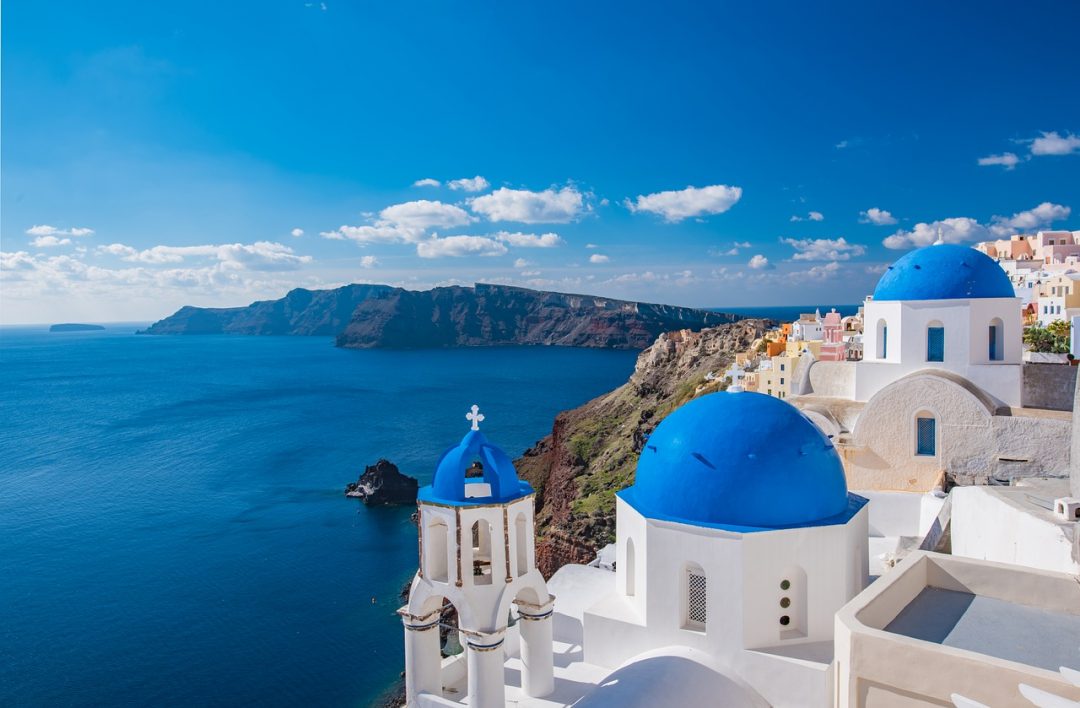 Amalfi Coast vs Santorini: Two Idyllic Destinations, Which One’s For You?