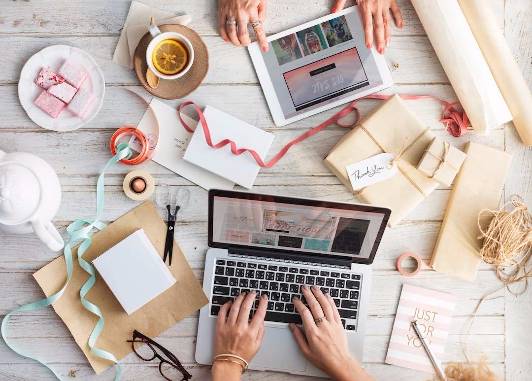 9 Essential Gifts for the Traveller in Your Life