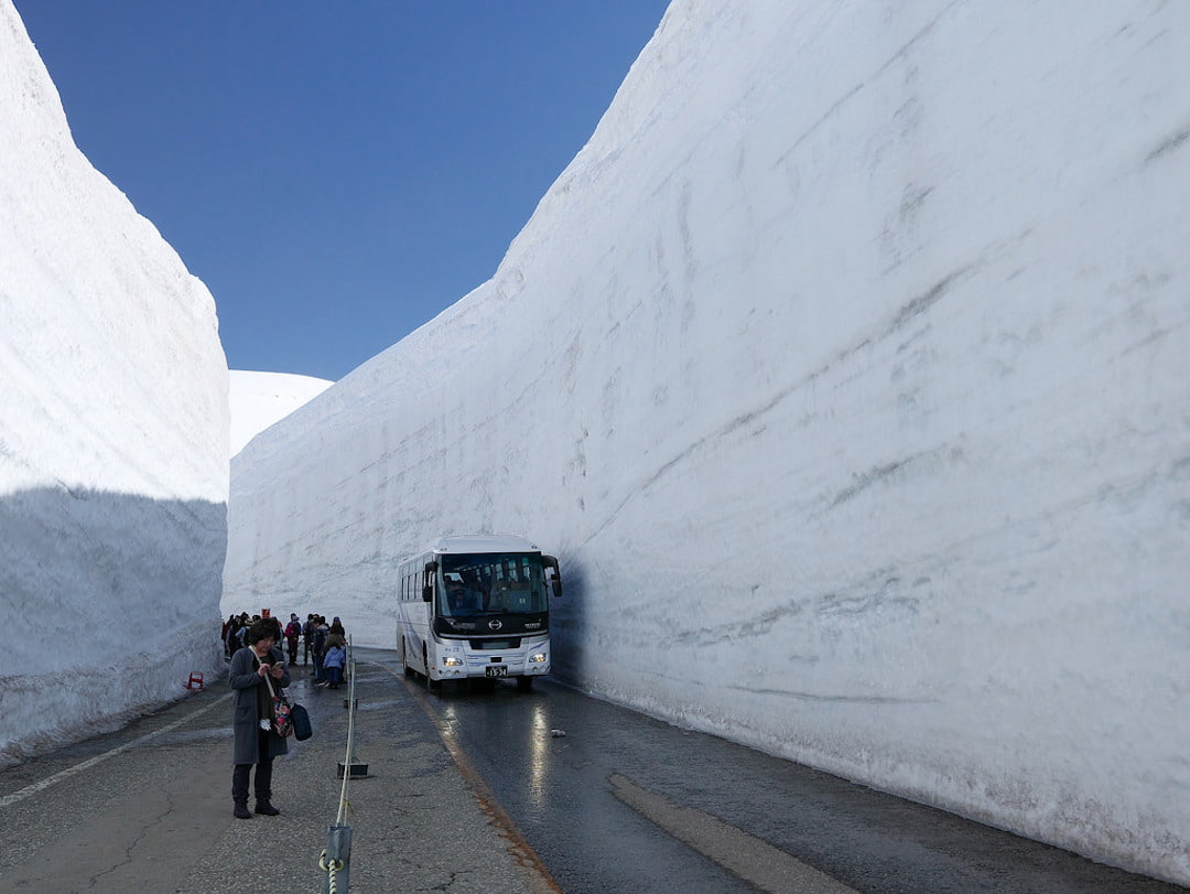 Hiking the Japanese Alps in winter
