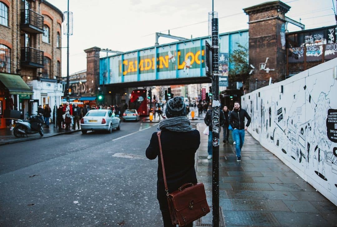 How to Save Money on Flights to London
