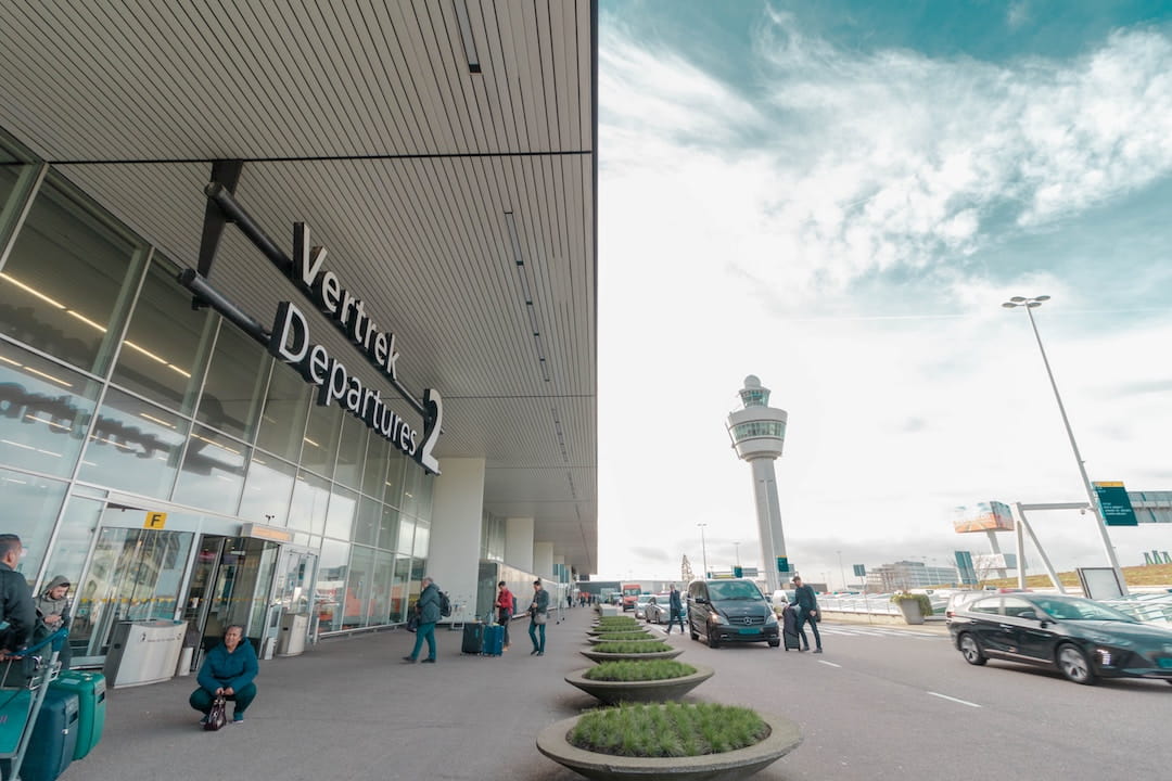 Schiphol Airport - avoid airport scams