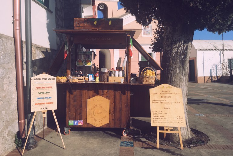 An organic lemonade stand in Nocelle, Positano