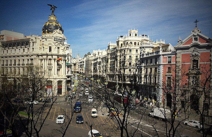 Intersection of the Gran Via and the Metrópolis