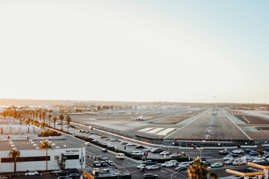 A Guide to Your First Time Traveling Alone in an Airport