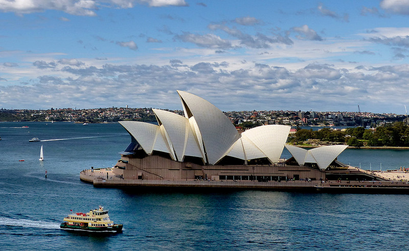 Gap Year Trips to Australia: Sydney Opera House during the day with boats sailing around it