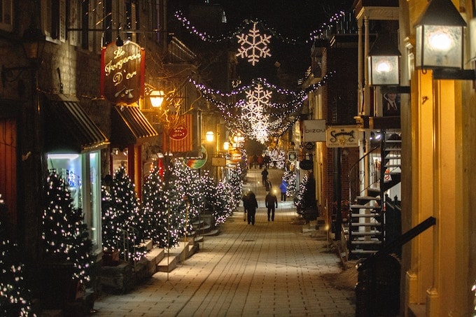 A street in Quebec with christmas decorations up